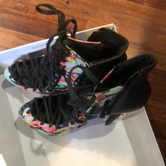 Multi Color Platform - Picture 2 of 2